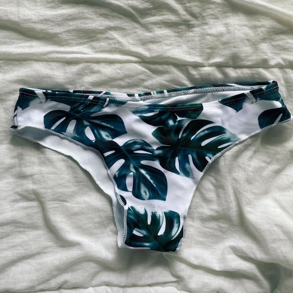 Leaf print bikini bottoms